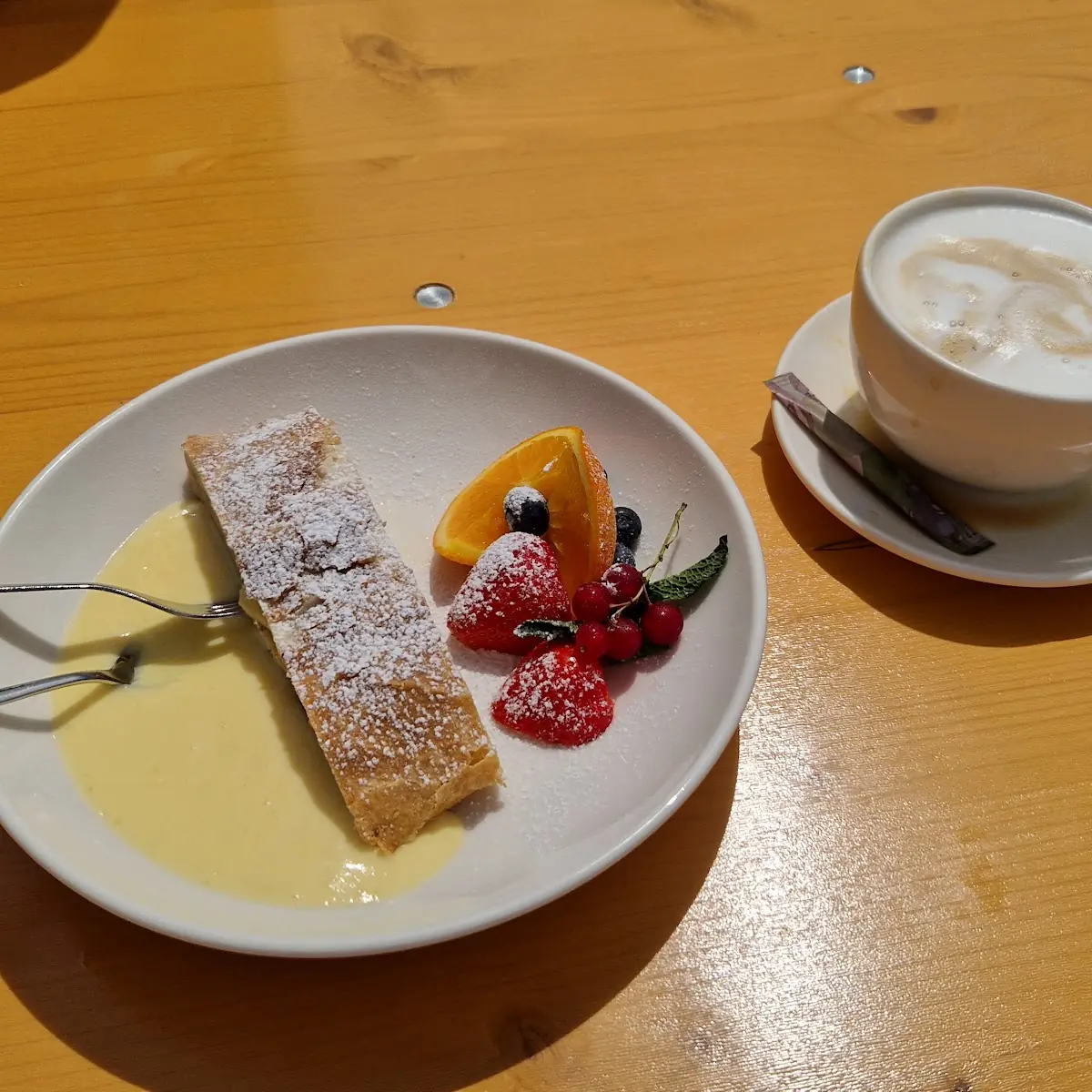 Topfenstrudel Mit Vanillesauce