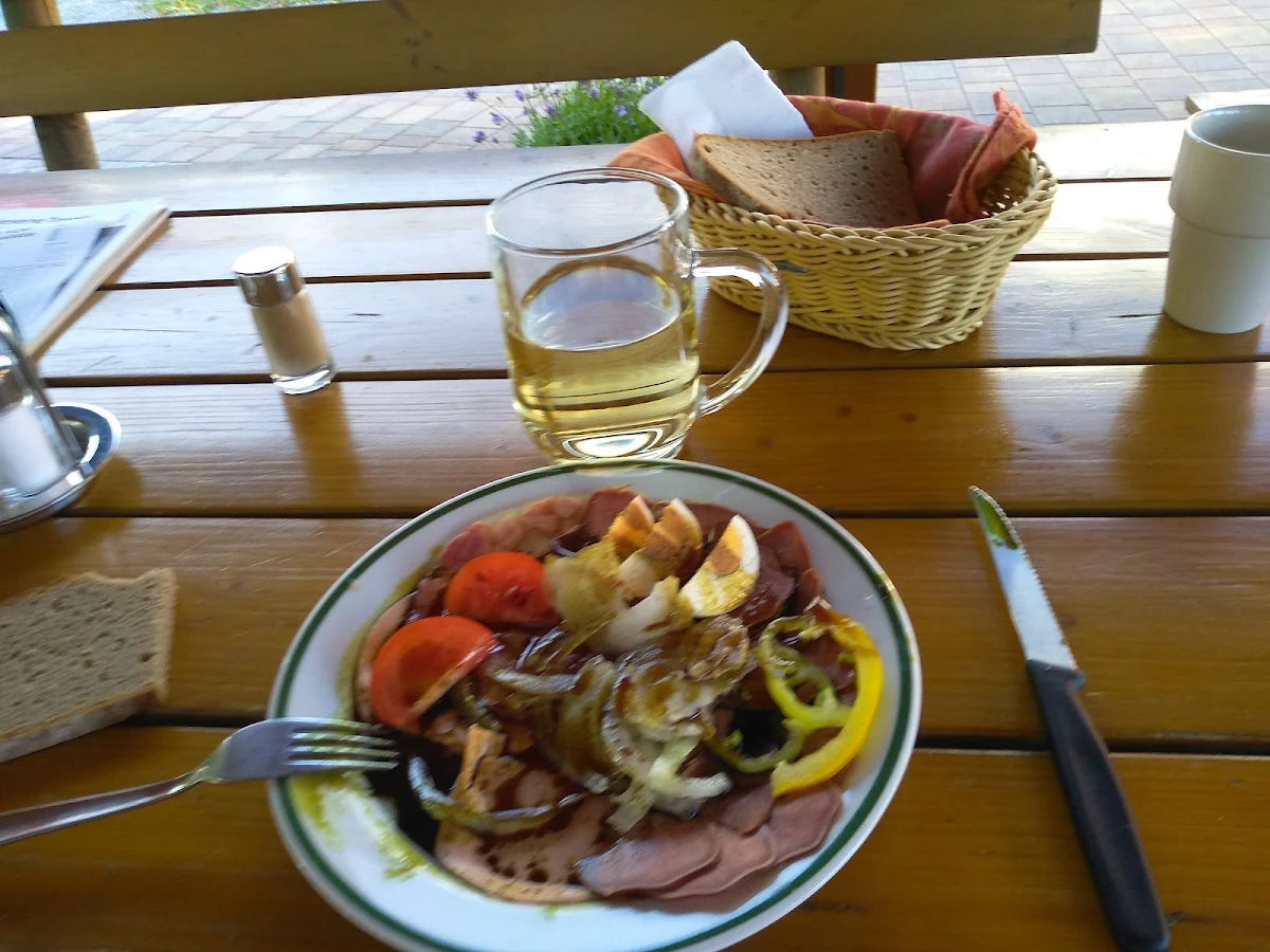 Saurer Teller Mit Kernöl