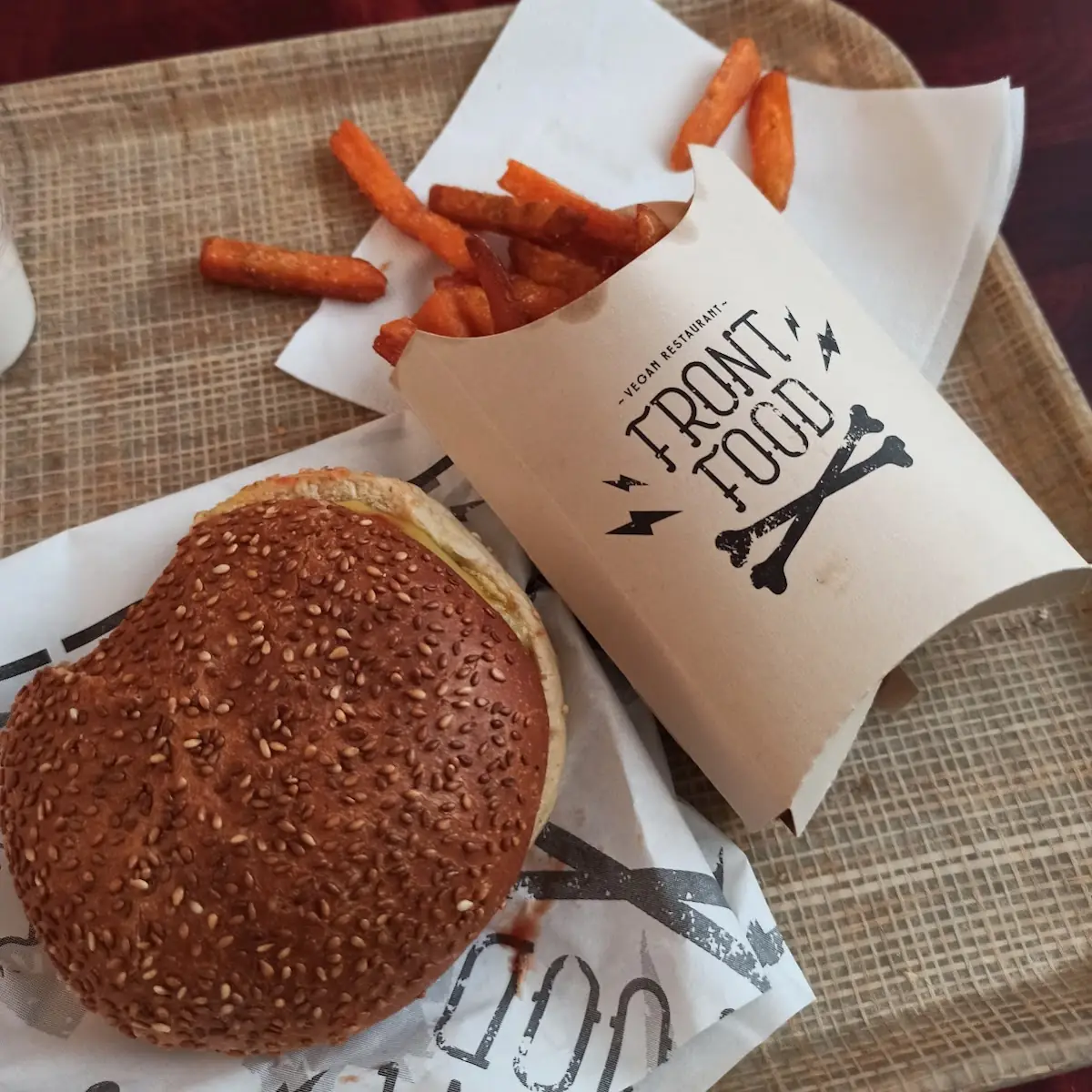 Cheeseburger Und Süßkartoffelpommes