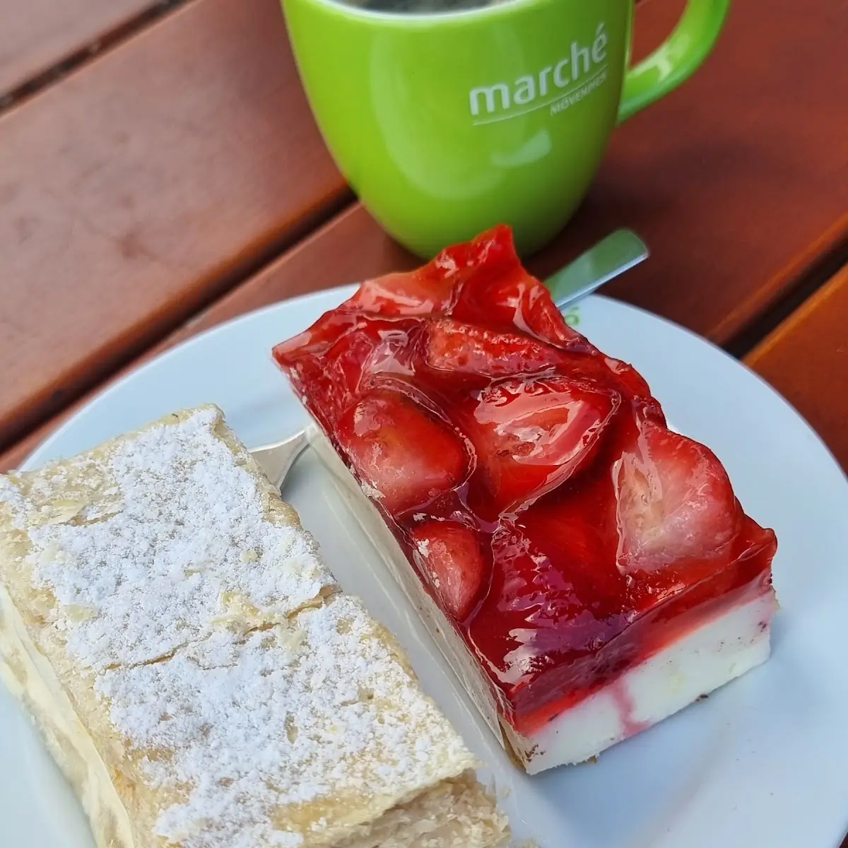 Erdbeerkuchen Und Cremekuchen