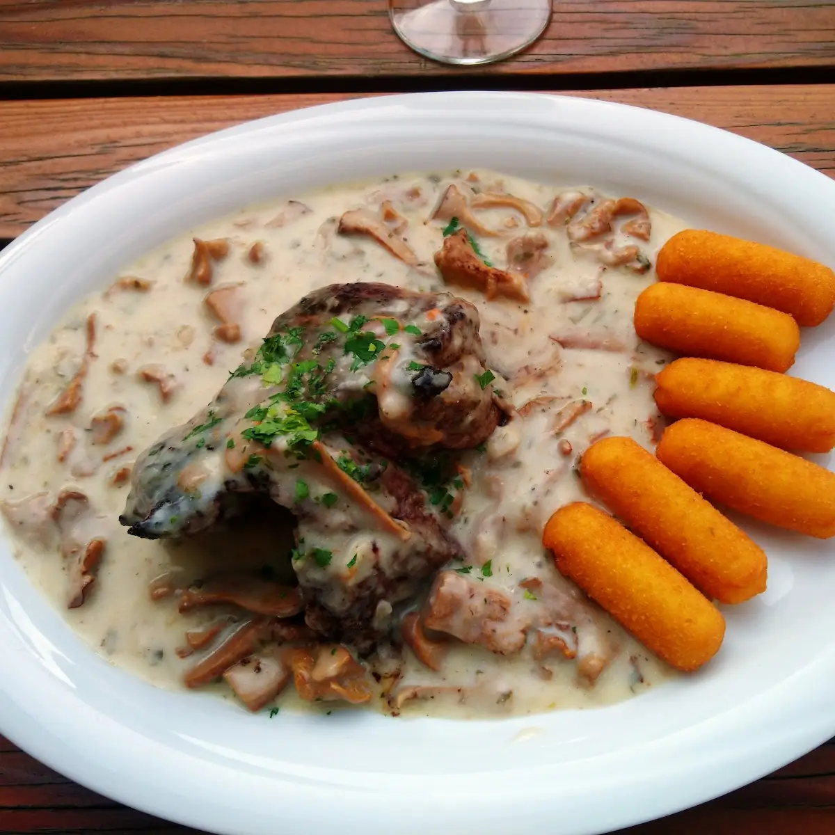 Steak Mit Eierschwammerlsauce