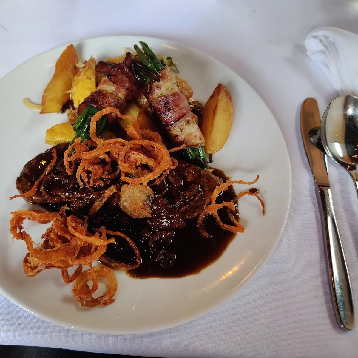 Zwiebelrostbraten Mit Speckbohnen