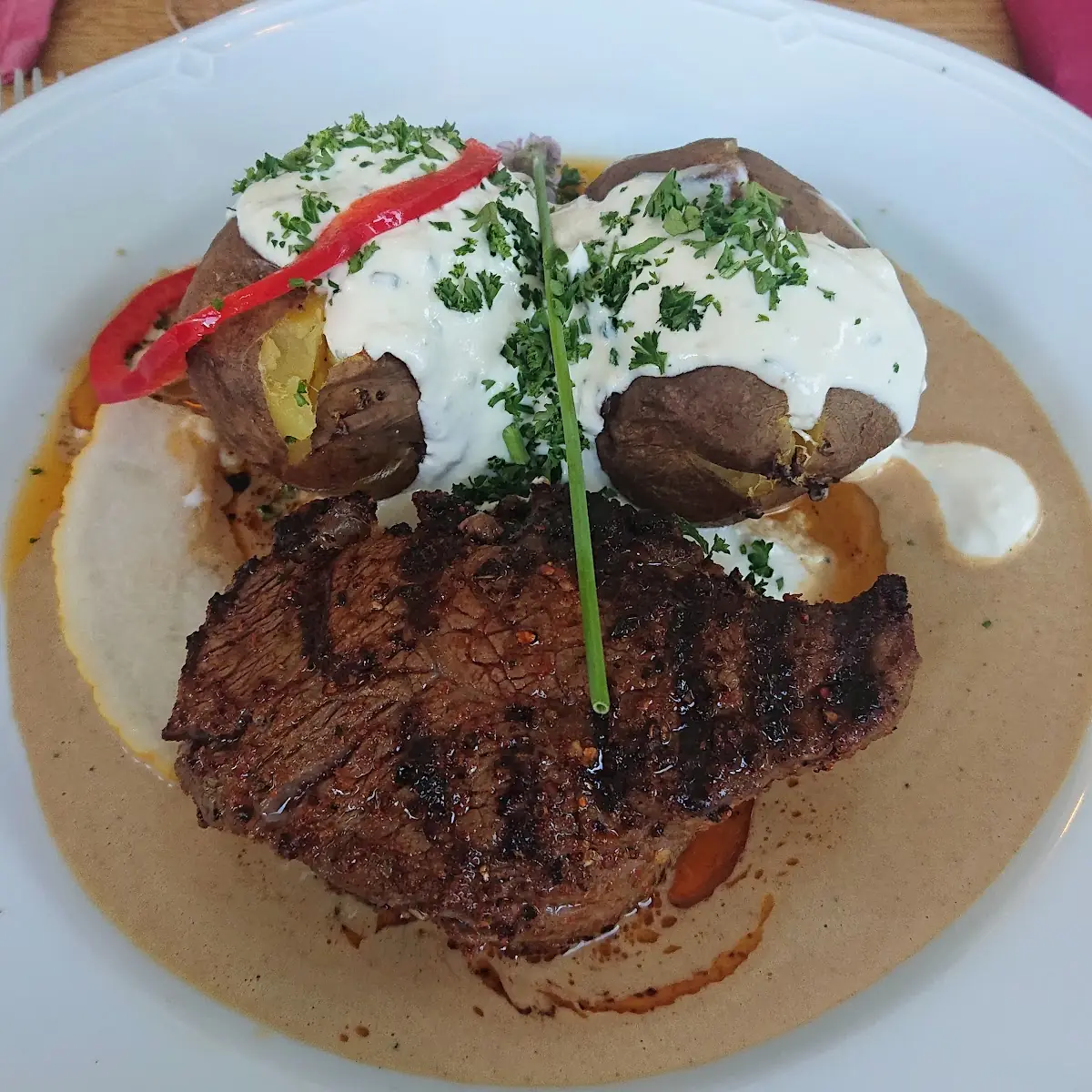 Tri Tip Steak Mit Ofenkartoffel Und Pfeffersauce