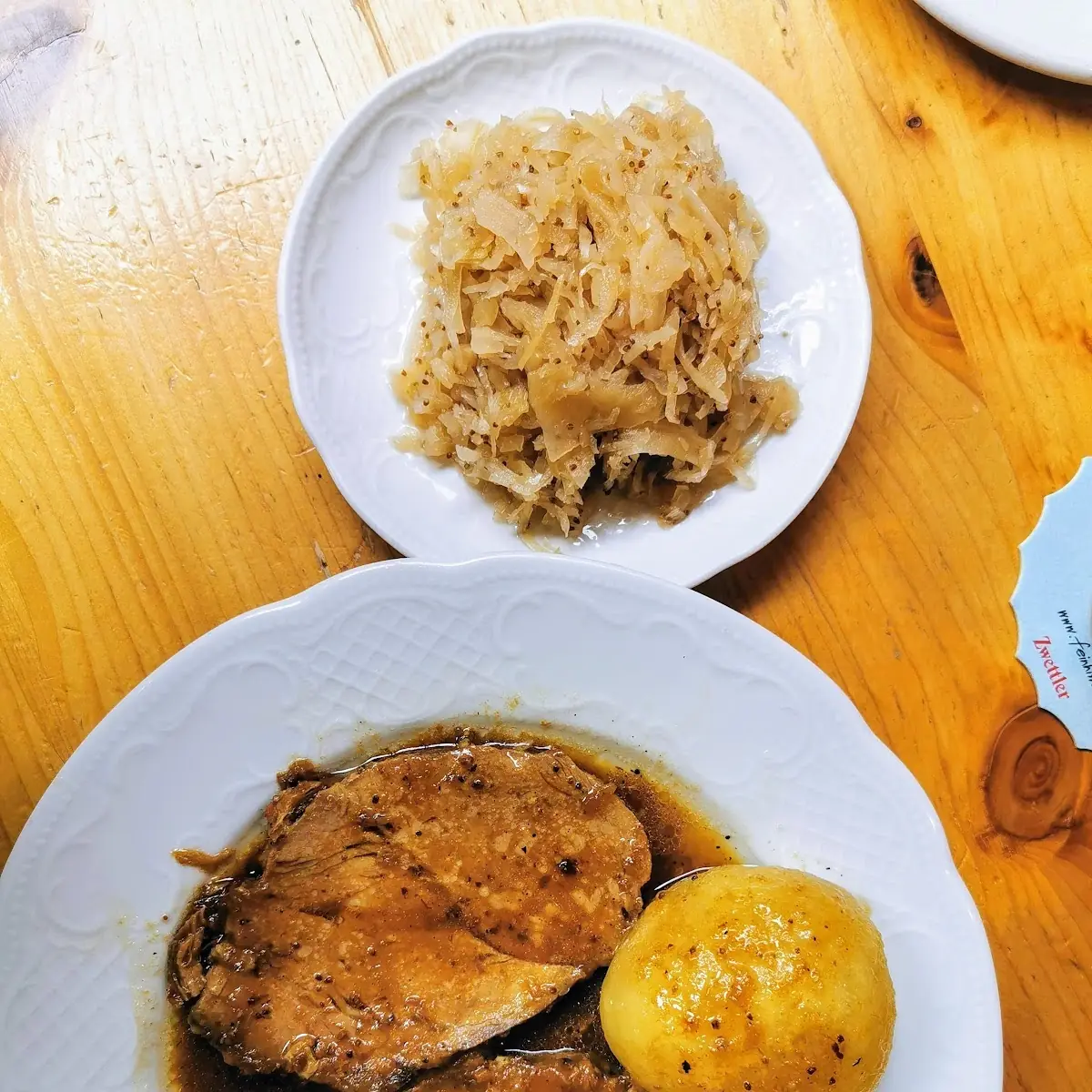 Schweinsbraten Mit Kartoffelknödel Und Kraut