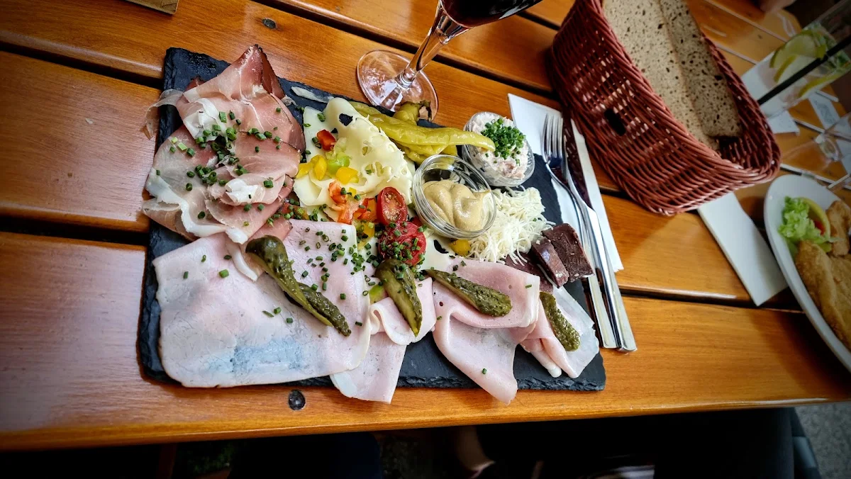 Heurigenteller, wein & heuriger ganneshofer