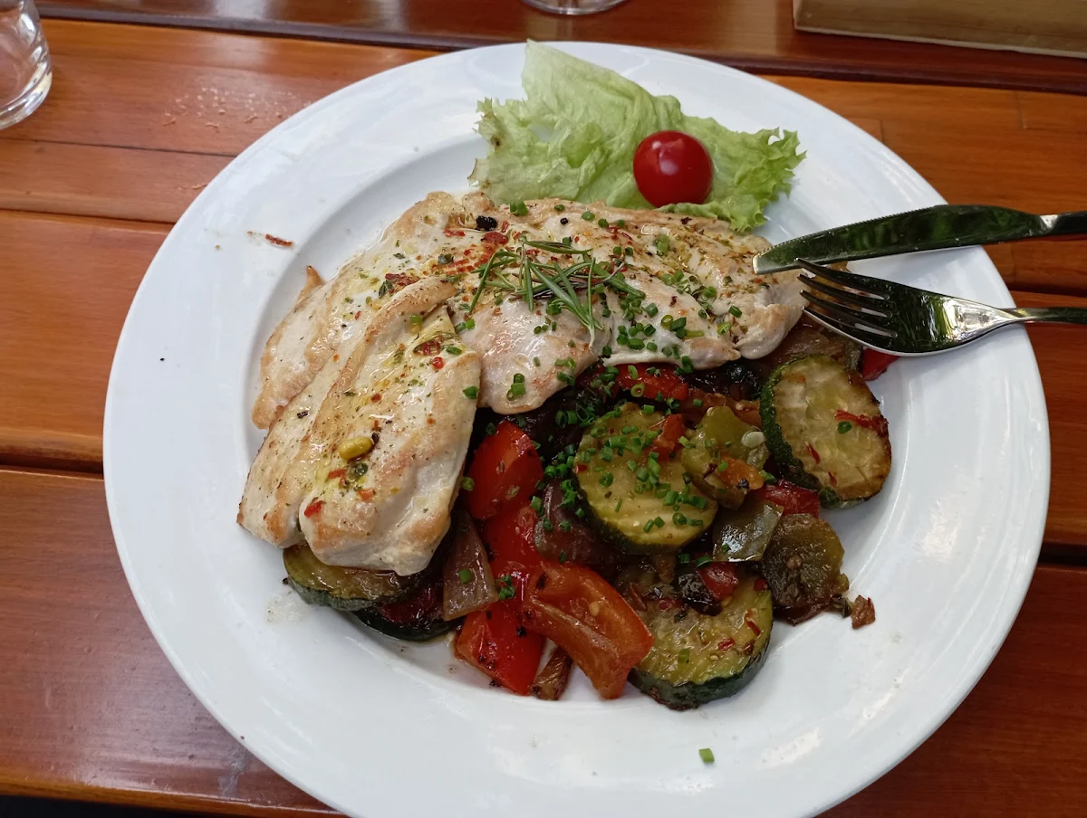 Hühnerschnitzel Mit Grillgemüse, wein & heuriger ganneshofer