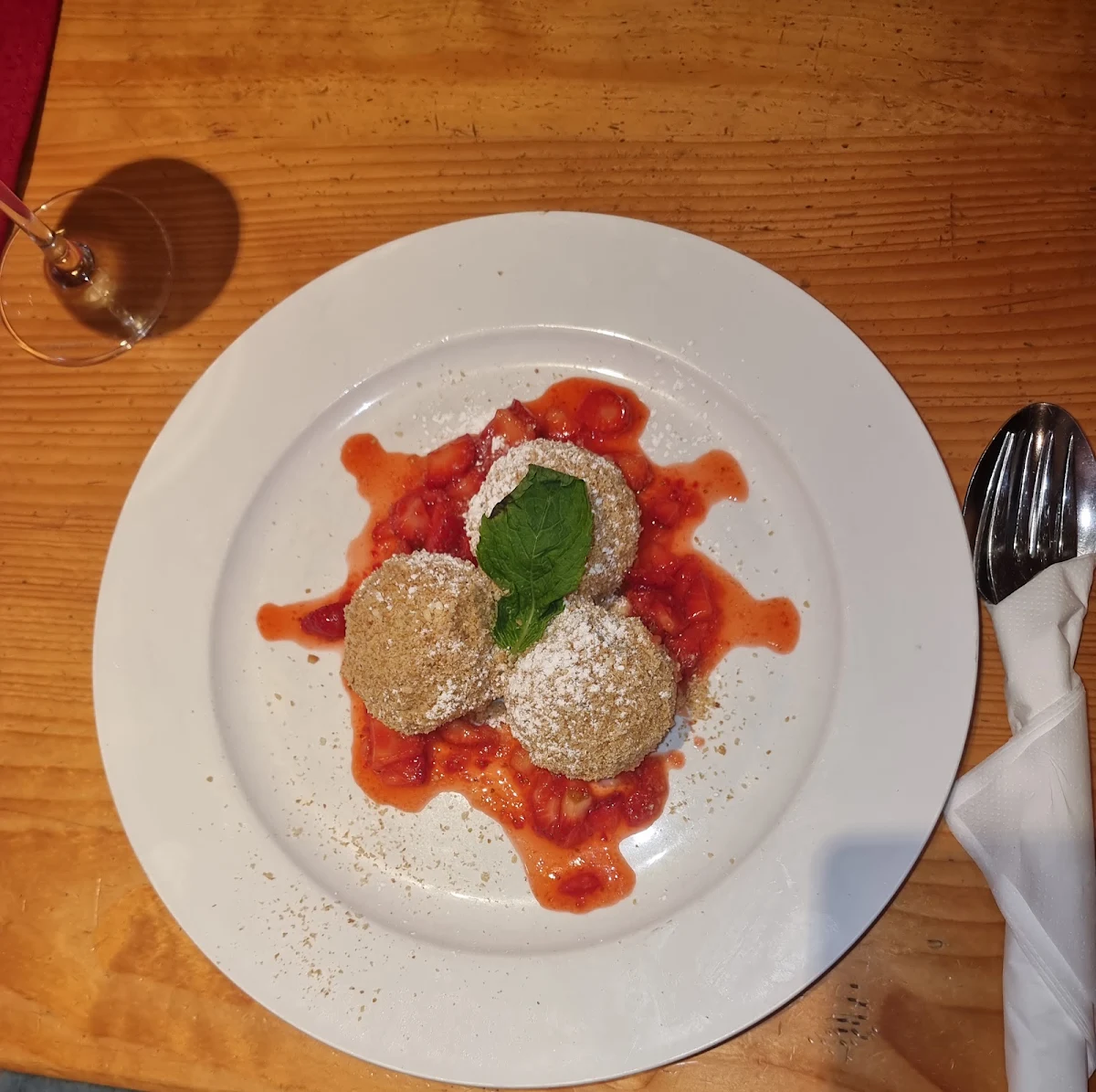 Vegane Nougatknödel, wein & heuriger ganneshofer