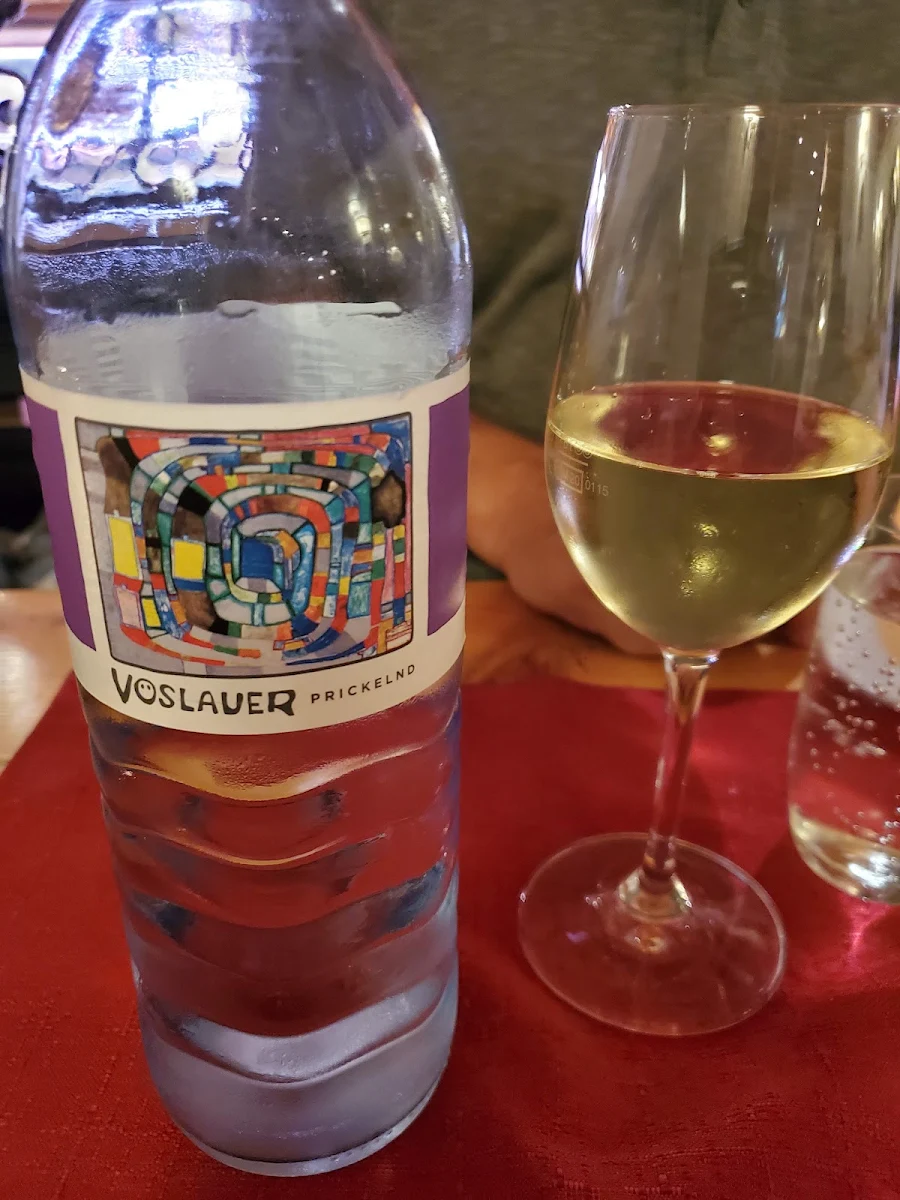 Wein Und Wasser, wein & heuriger ganneshofer