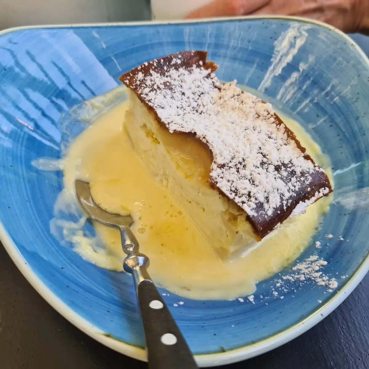 Warmer Topfen-marillen-strudel Mit Vanillesoße