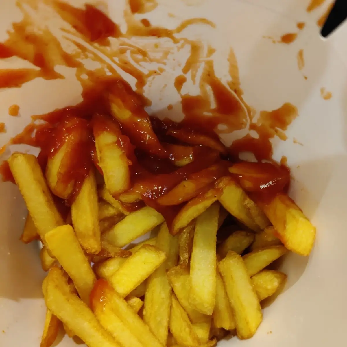 Große Portion Pommes