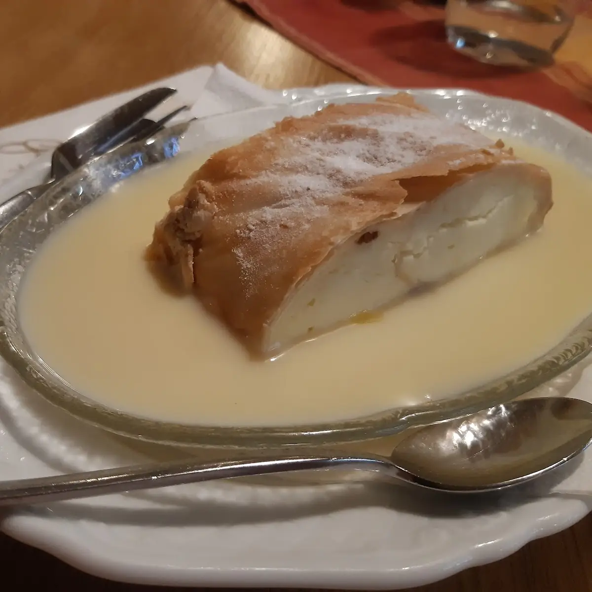 Topfenstrudel Mit Vanillesauce