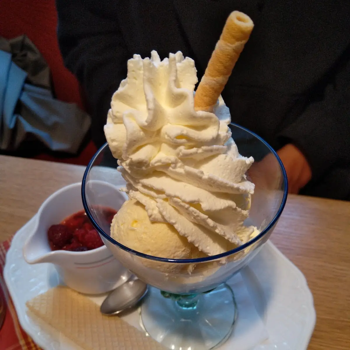 Vanilleeis Mit Sahne