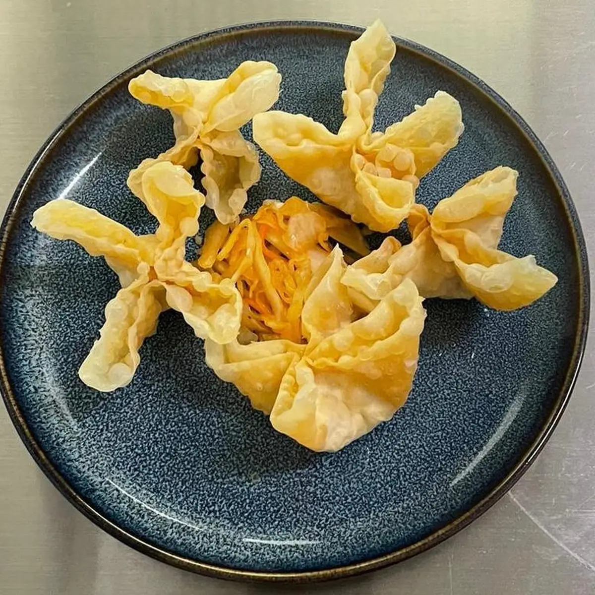 Gebackene Wantan Huhn Und Garnelen