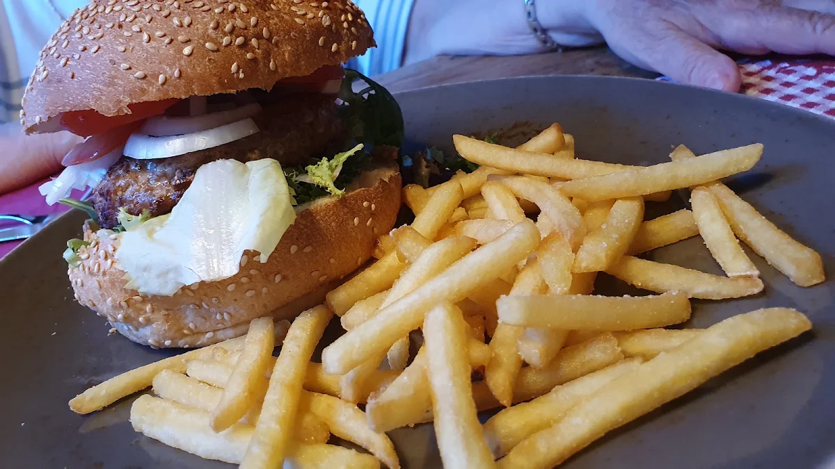 Burger Mit Milchkalbsfleisch Aus Der Region