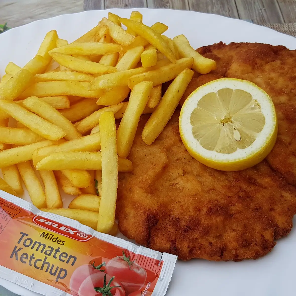 Wiener Schnitzel Mit Pommes Frites