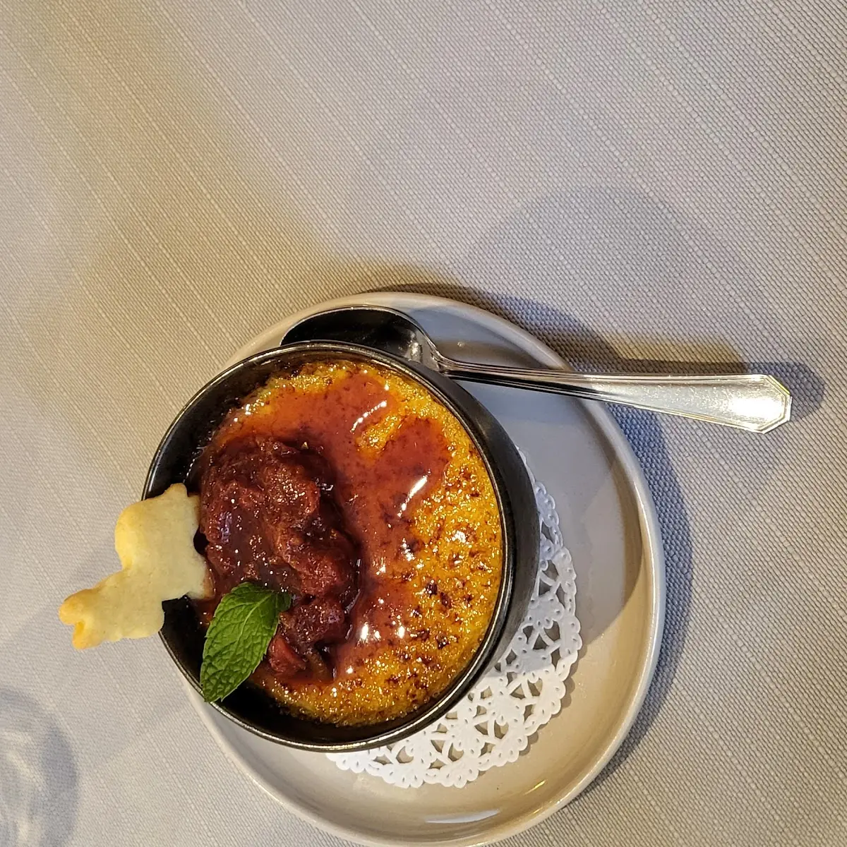 Mohn Creme Brulee Mit Zwetschkenragout