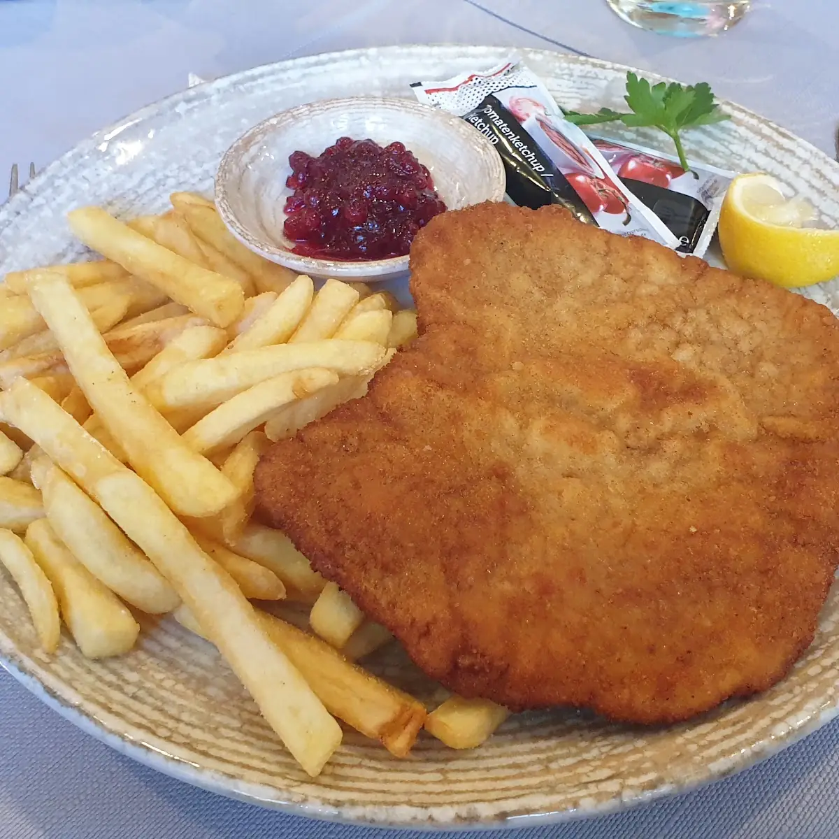 Wienerschnitzel Mit Pommes