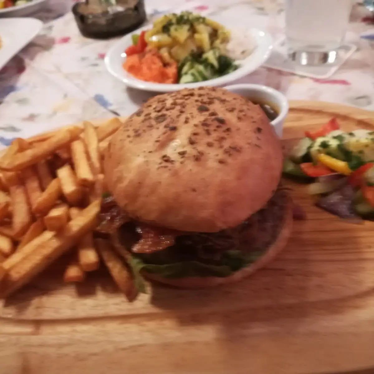 Burger Mit Pommes