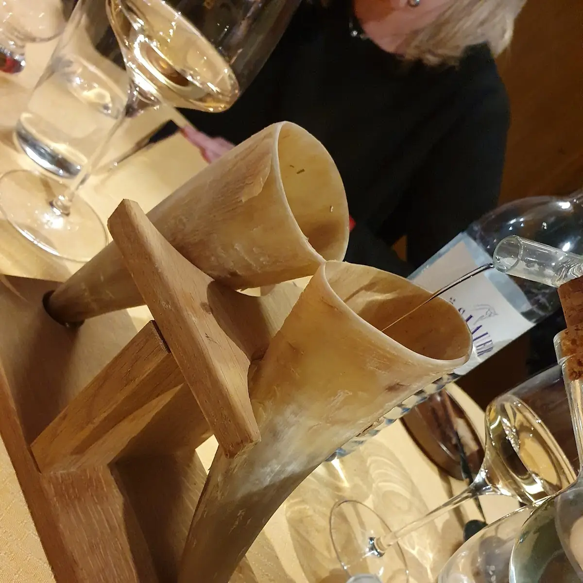 Consome Mit Gin Im Büffelhorn