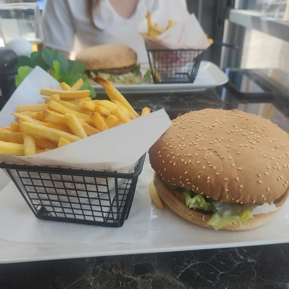 Rindfleisch Burger Menü
