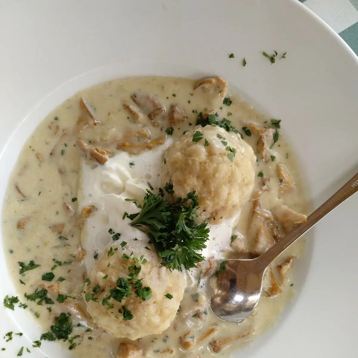 Eierschwammerl Mit Semmelknödeln