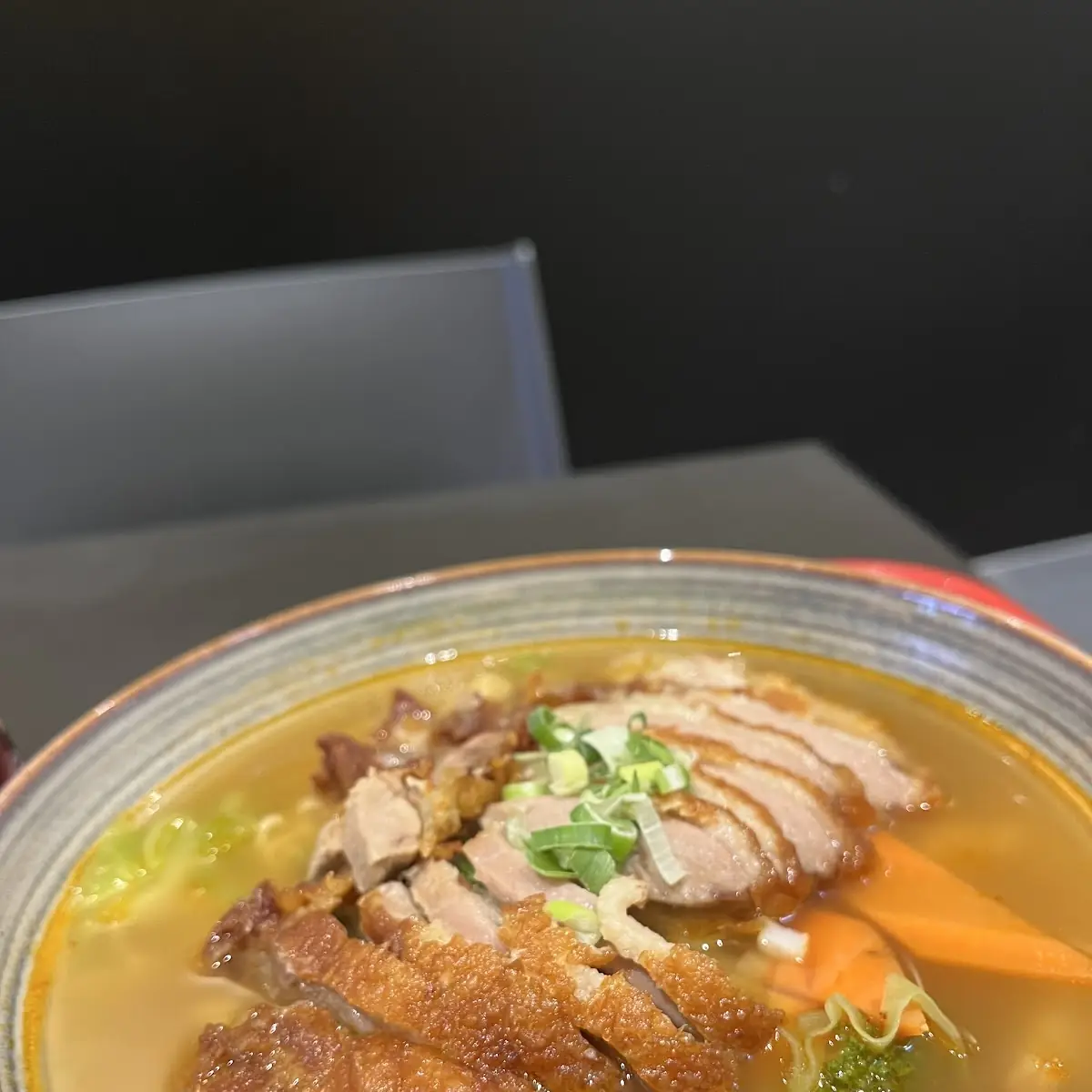 Ramen Nudelnsuppe Mit Knuspriger Ente