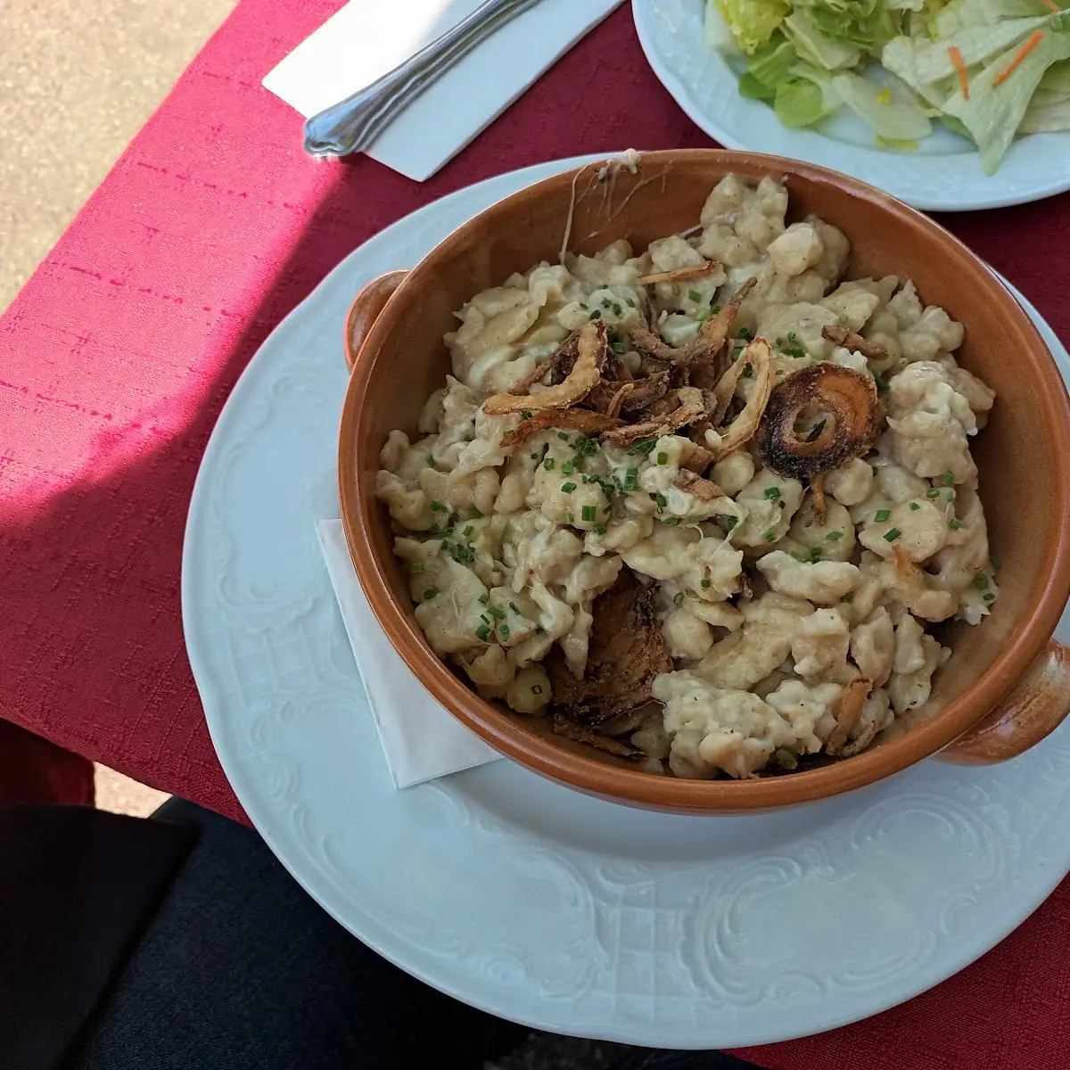 Kasnoken Mit Grünem Salat