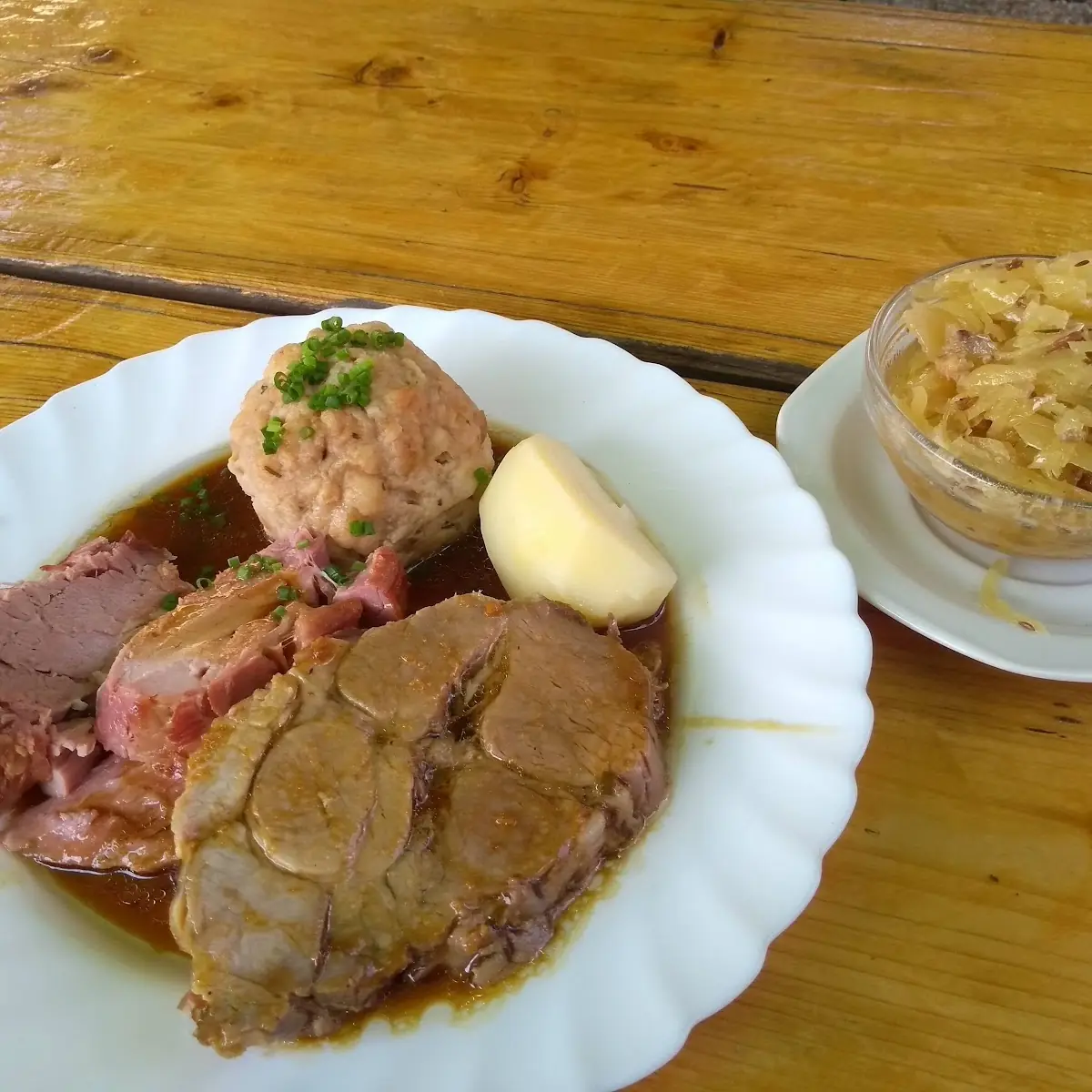 Gemischtes Bratl - Schweinsbraten
