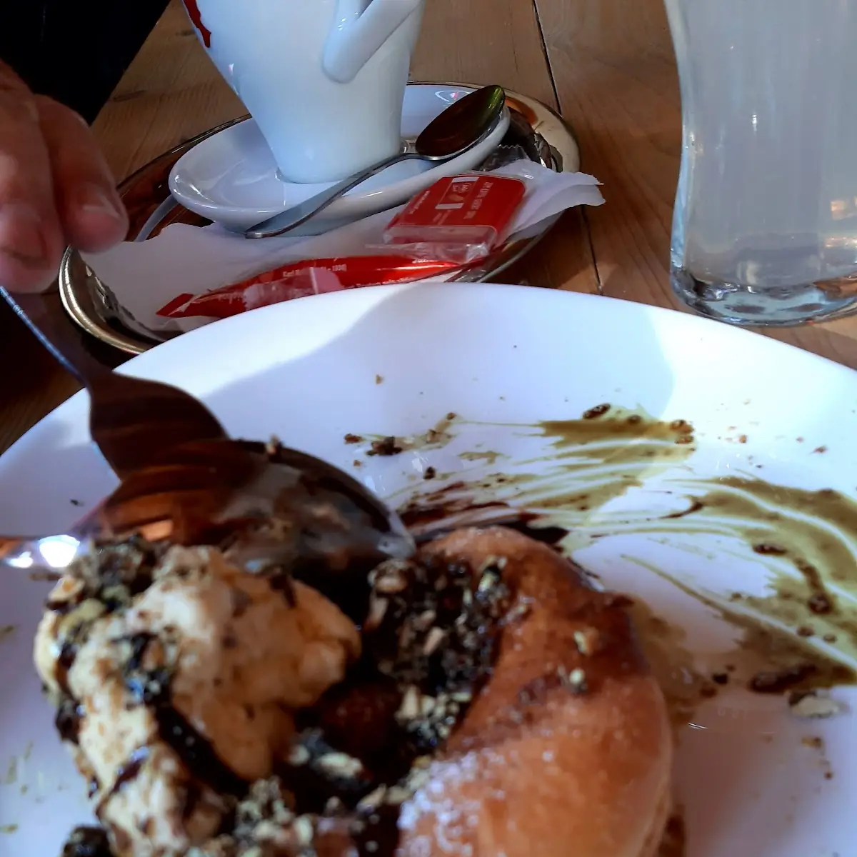 Krapfen Mit Eis Und Kürbiskernöl