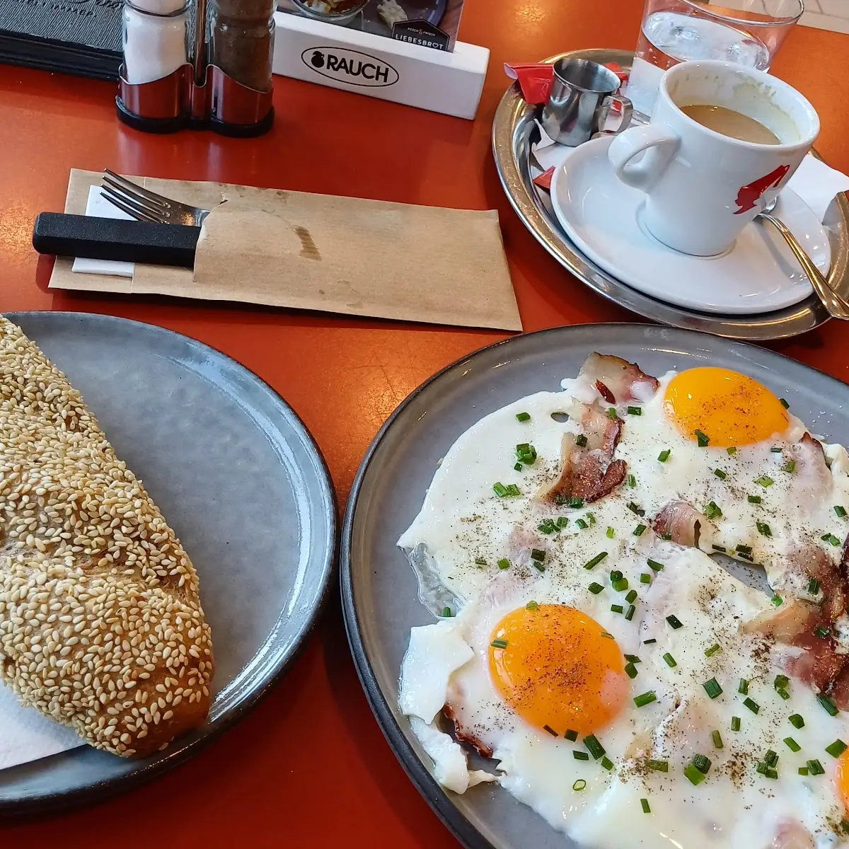 Drei Eiern Mit Speck Und Kornsspitz