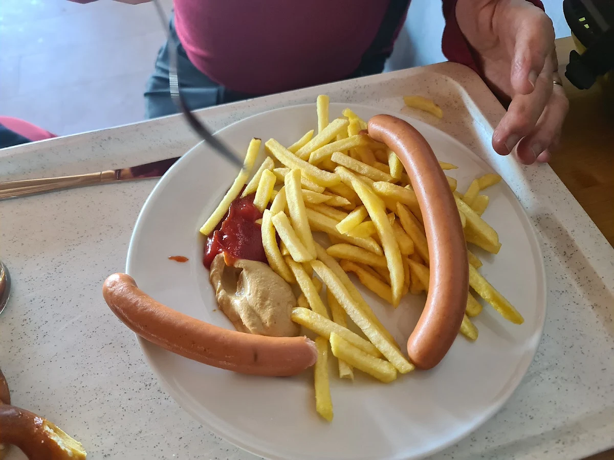 Bratwurst Mit Pommes