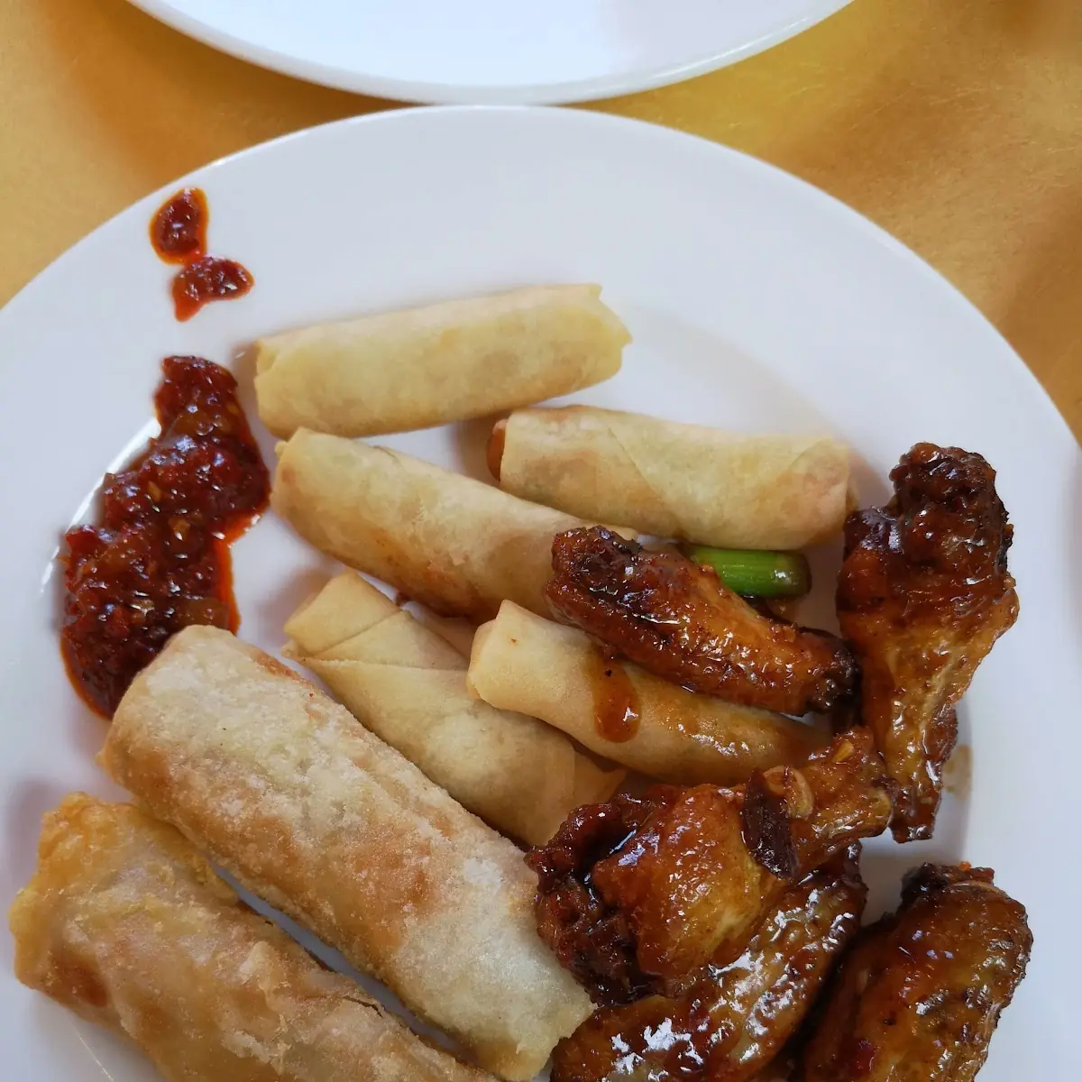 Frühlingsrollen Und Chicken Wings