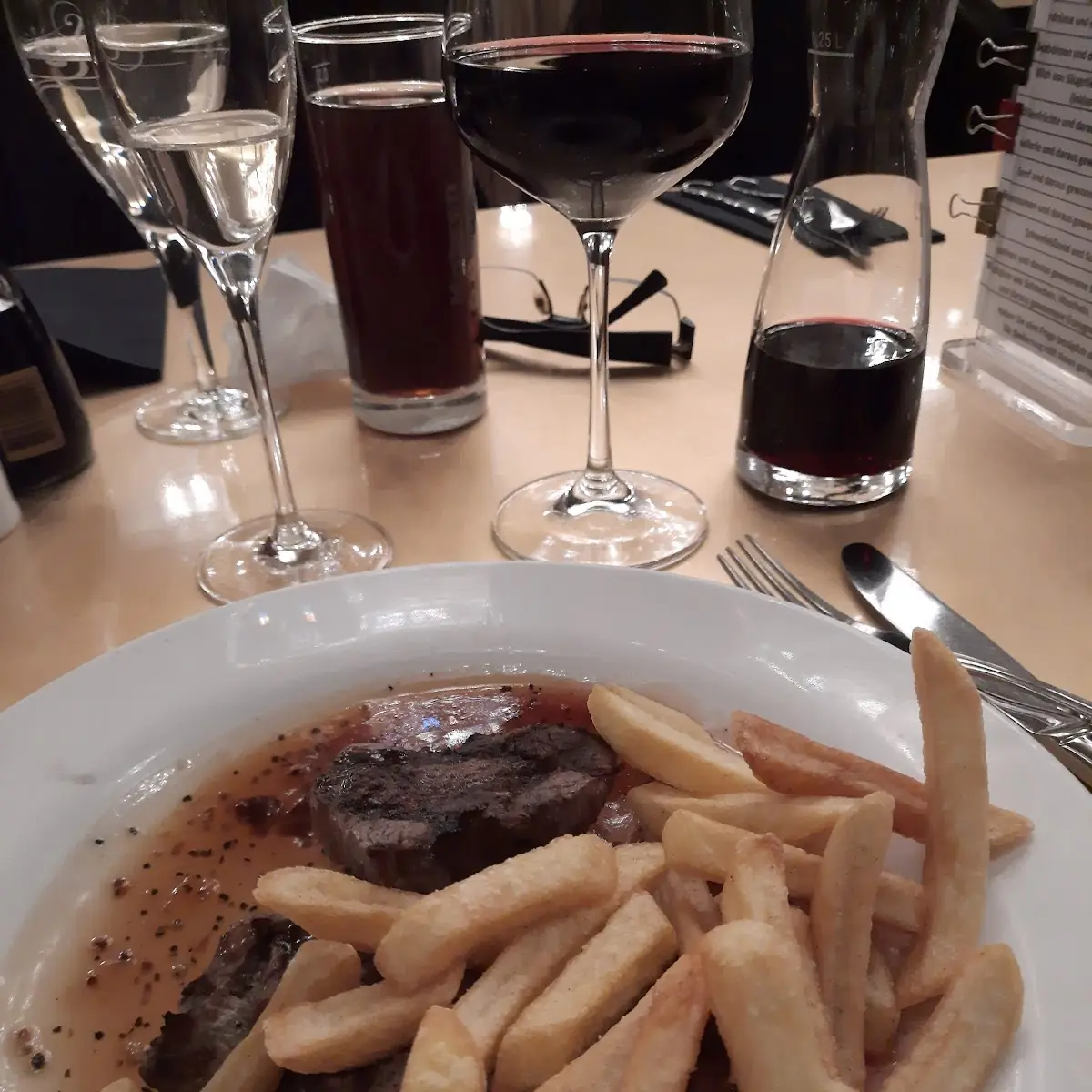 Rindfleisch Mit Pommes
