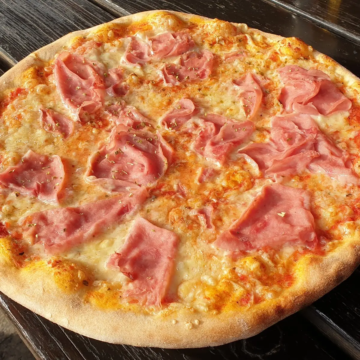 Pizza Mit Schinken, Pizzeria Angelo