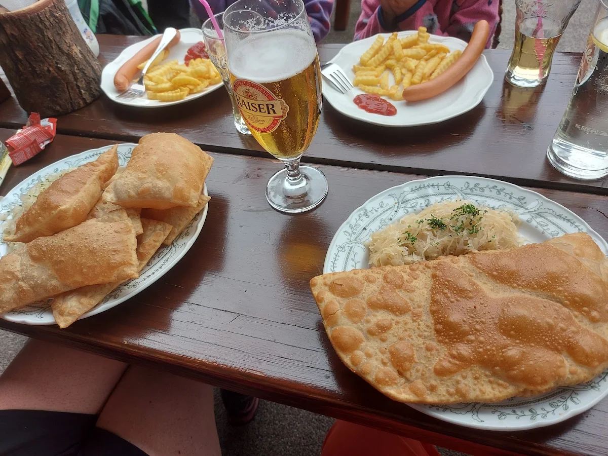 Pongauer Fleischkrapfen Und Blattlkrapfen