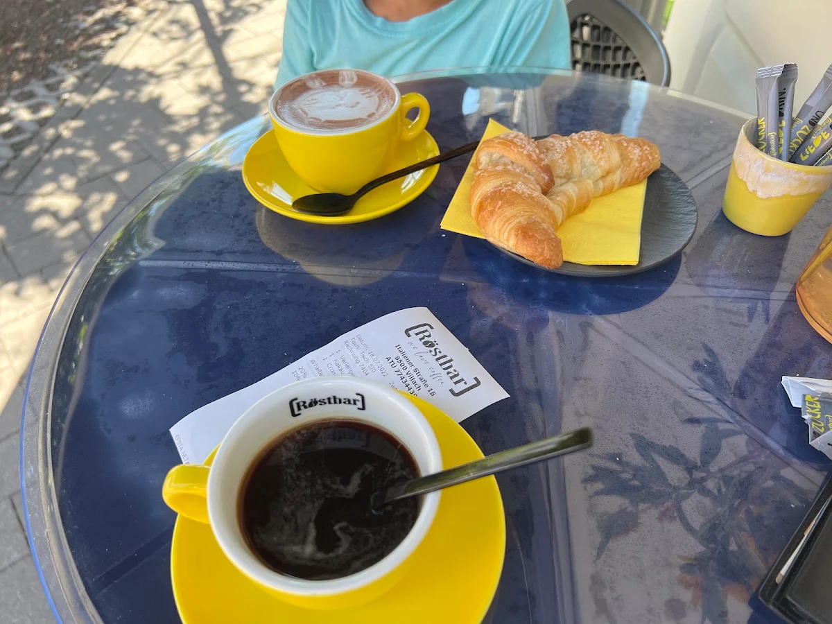 Кофе Американо Круассан И Какао, Röstbar - Barista Bar & Kaffeerösterei