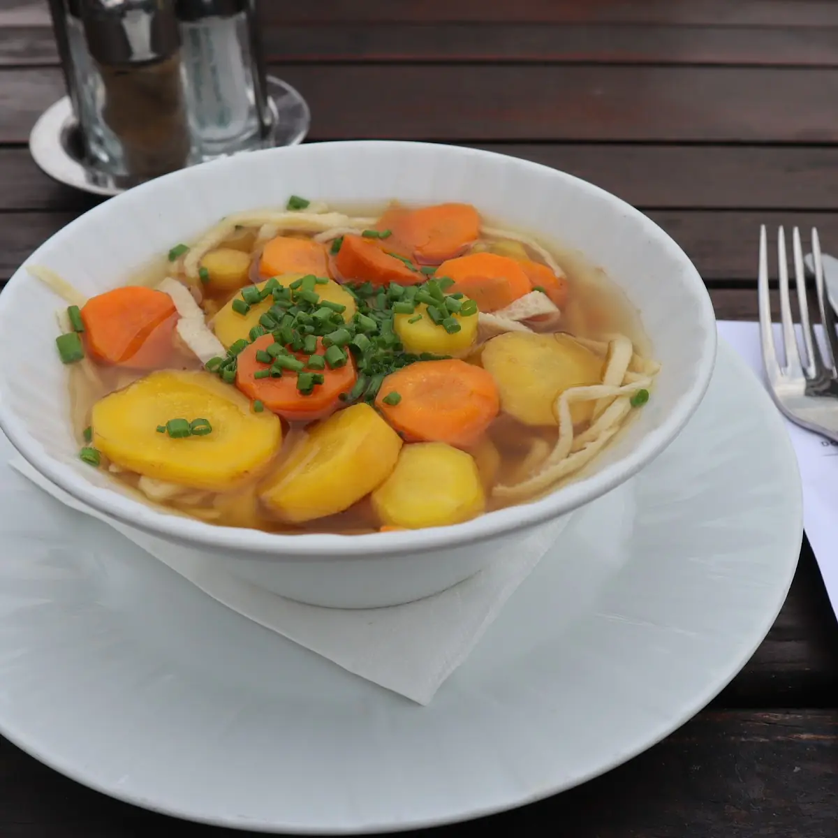 Rindsuppe Mit Hausgemachten Frittaten
