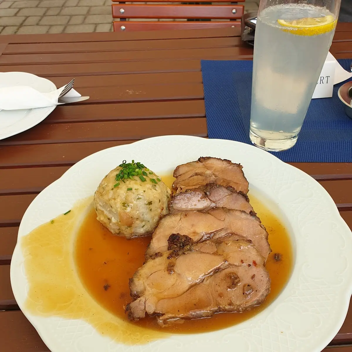 Hausgemachter Schweinebraten Mit Knödel