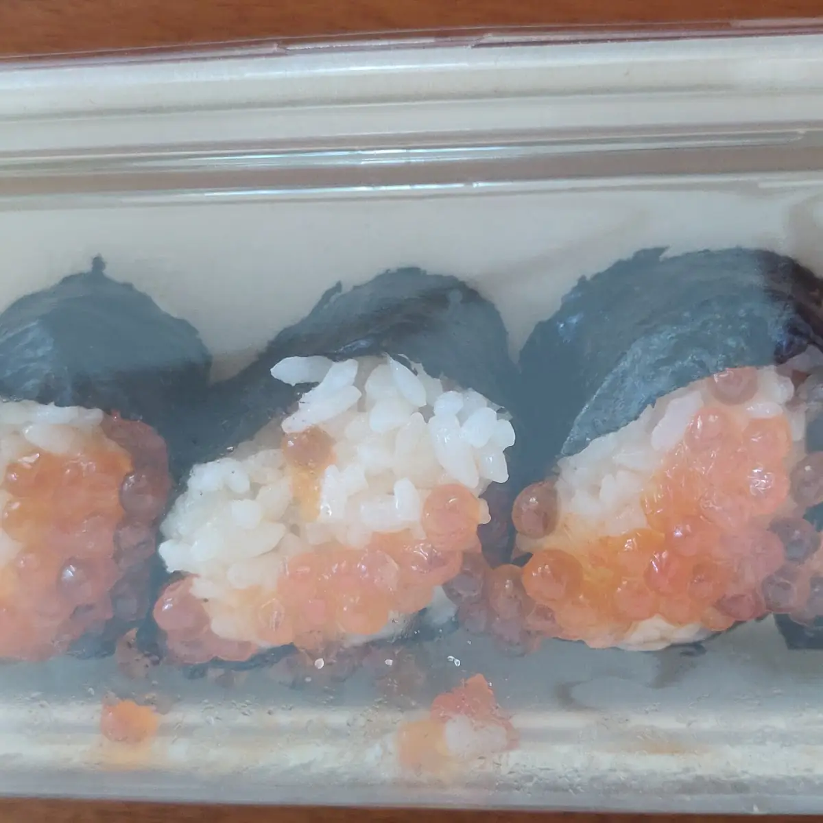 Ikura Sushi 4 Sushi