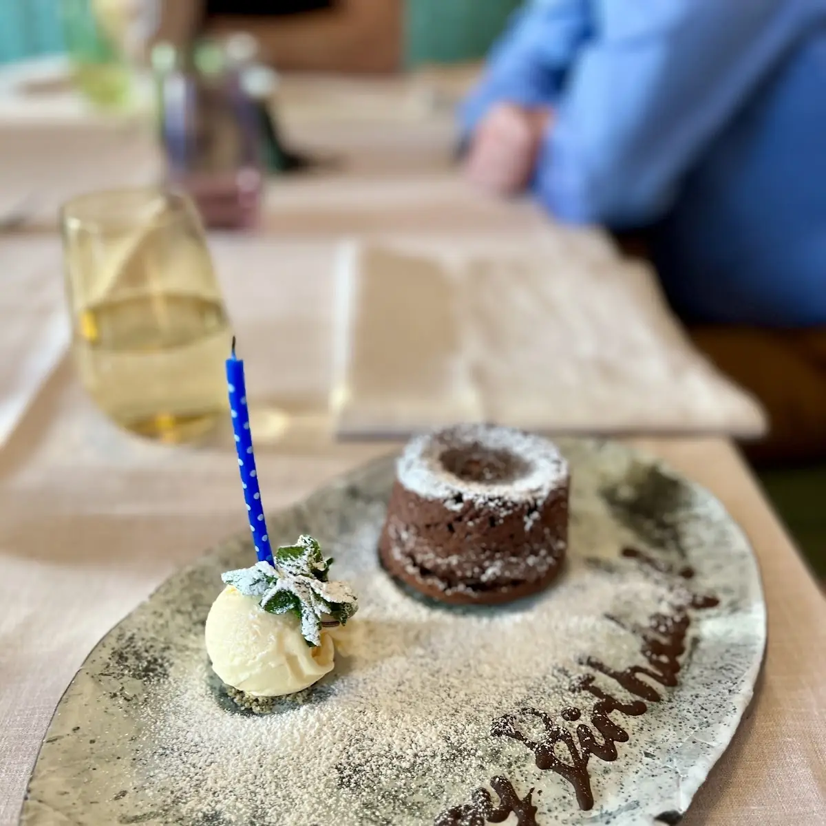 Warmer Schokoladen-kuchen