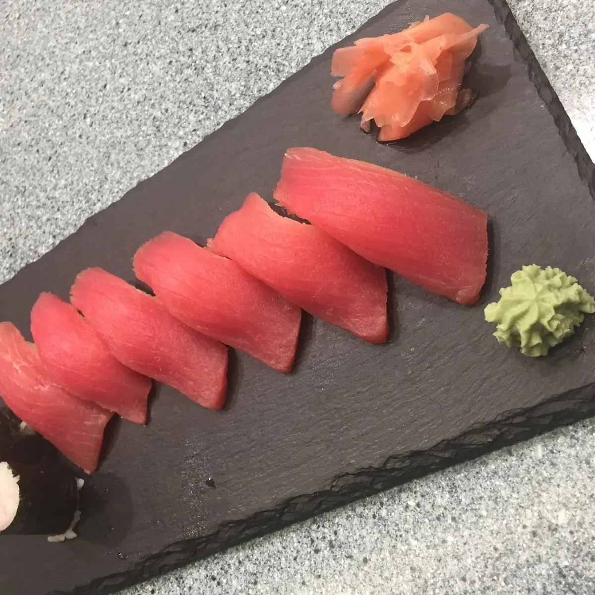 A10- Thunfisch Nigiri 6stk