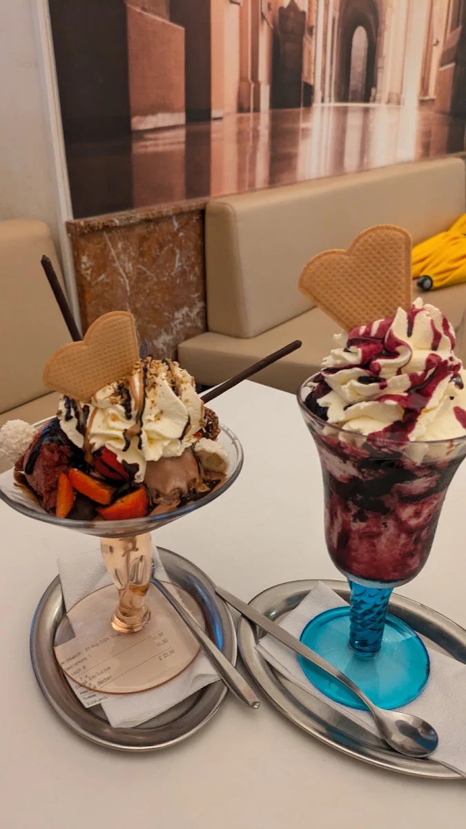 Früchte Becher Erdbeer-schokolade-bananen Eis