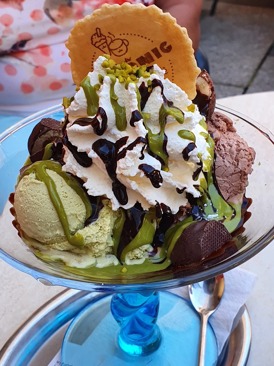 Mozart Becher
