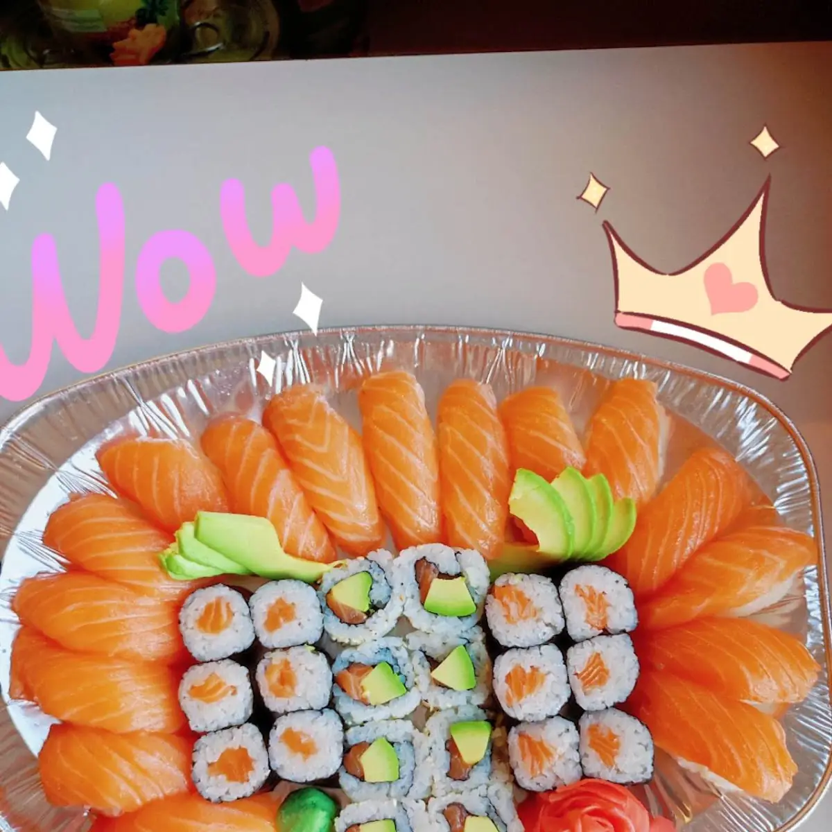 S19 Lachs-sushi -maki Platte