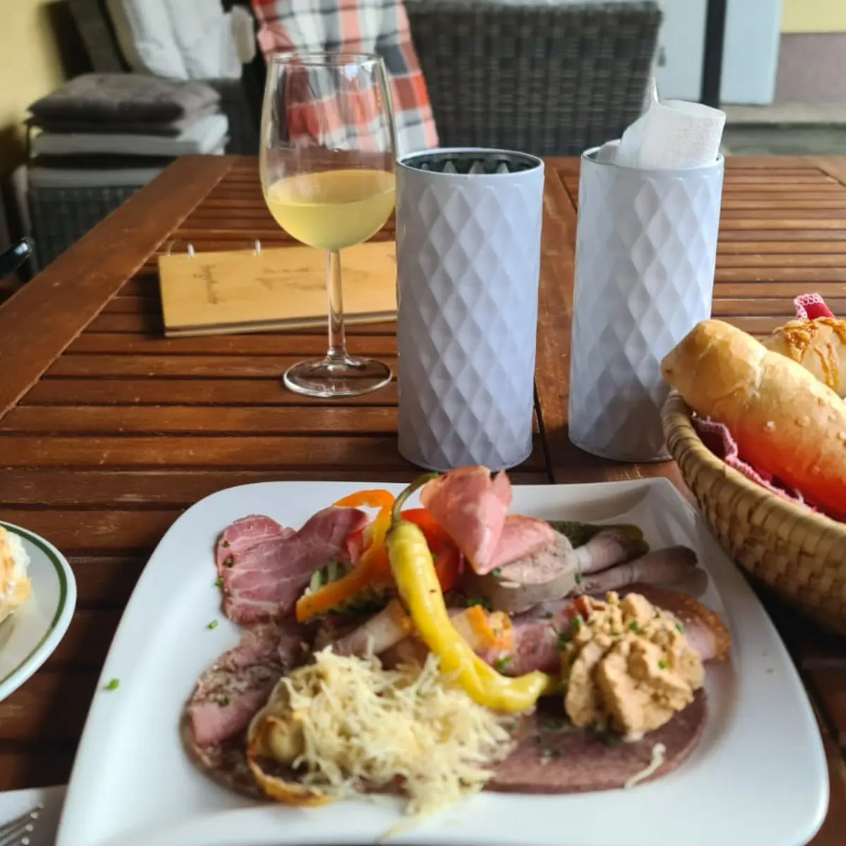 Gemischte Platte Dazu Staubiger