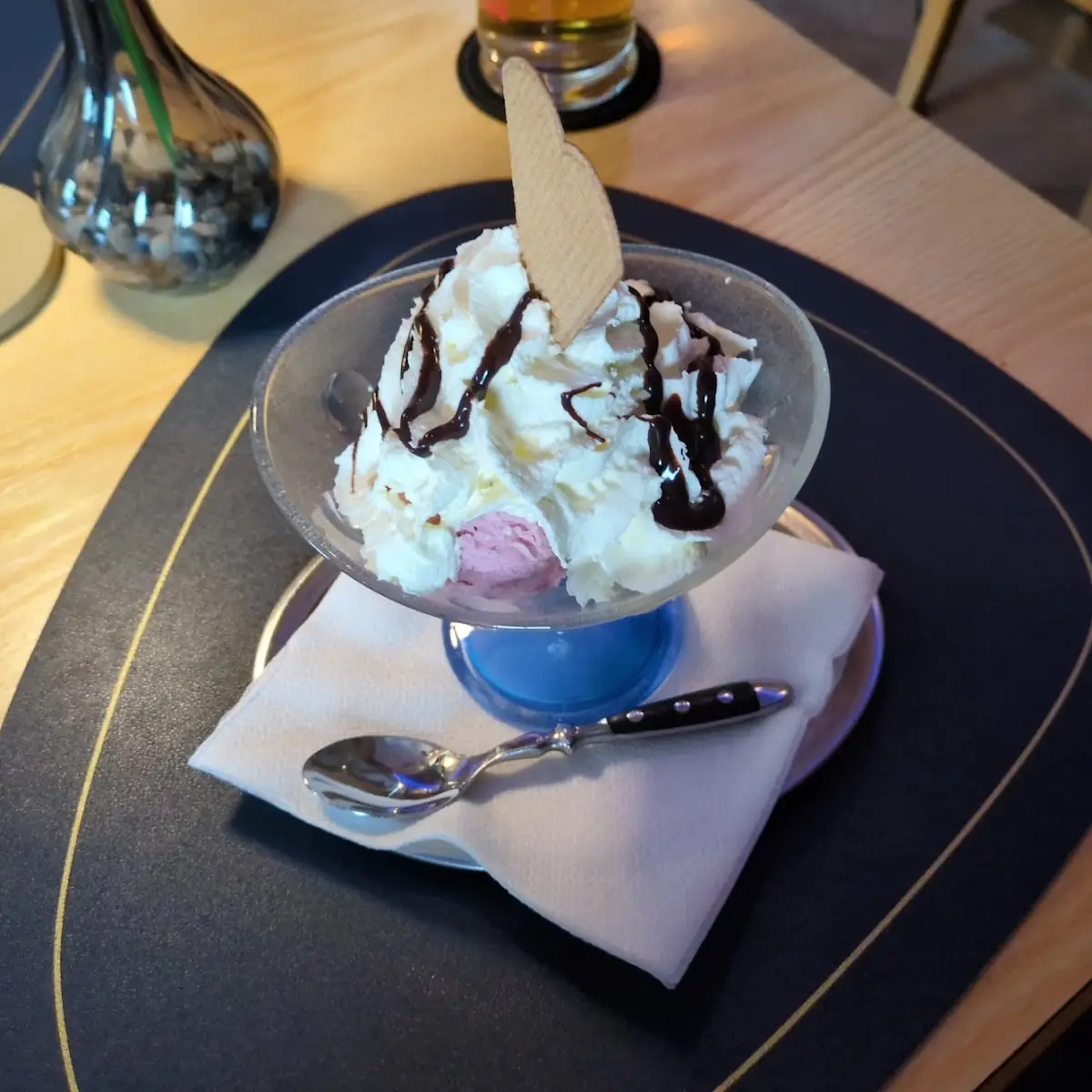 Gemischtes Eis Mit Sahne