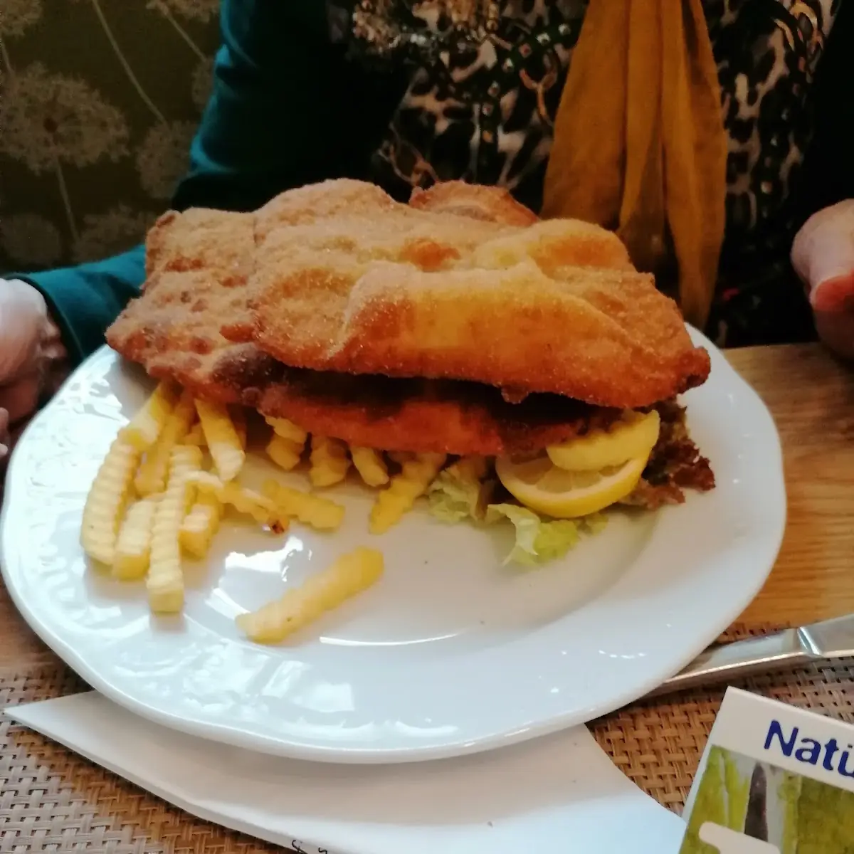 Wiener Schnitzel Mit Pommes Frites
