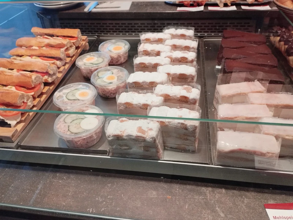 Torten Wurstsalat Tomate-mozzarella Baguette
