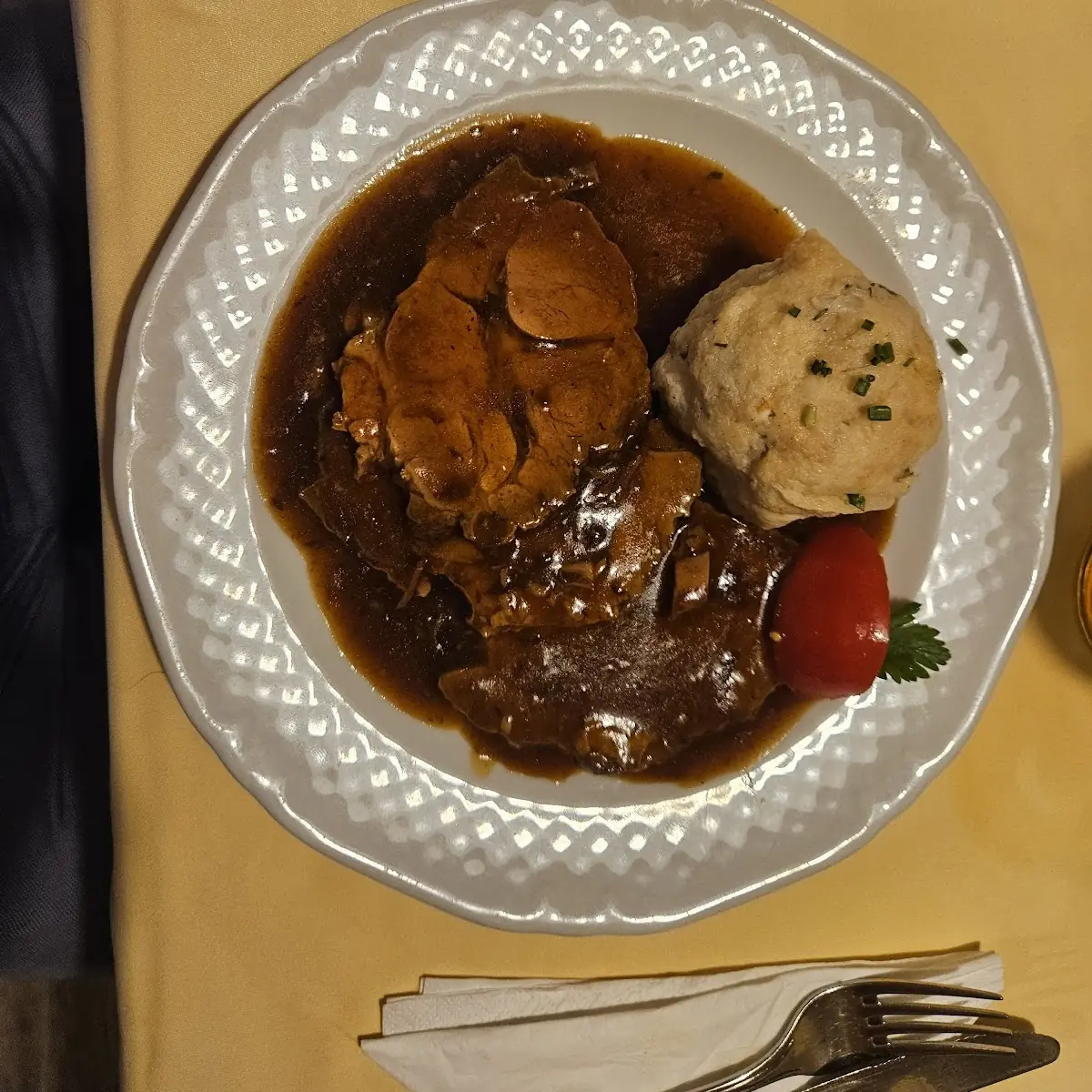Schweinebraten Mit Semmelknödel