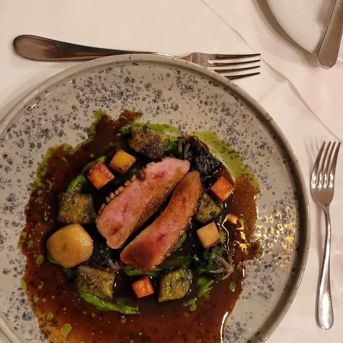 Ente Auf Marktgemüse Und Tiroler Gnocken